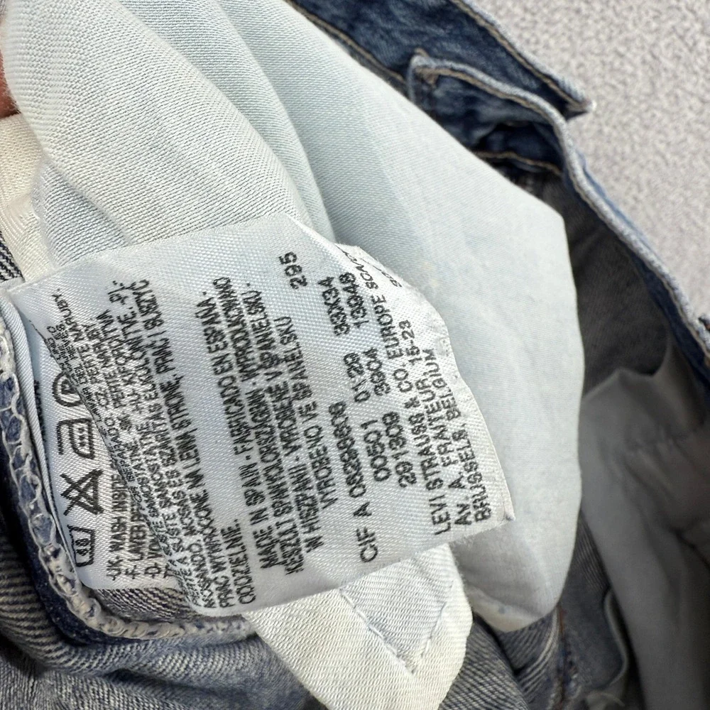 Vintage Levis Jeans Mens 33x34 Blue 501xx Straight Leg Distressed Denim y2k